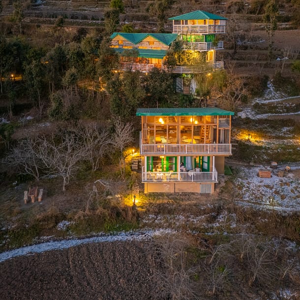 Ivy Cottage & Mrida from outside